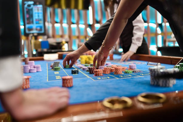 cosmictoto Ekor Number betting table interface with digital ticker and live dealer broadcast